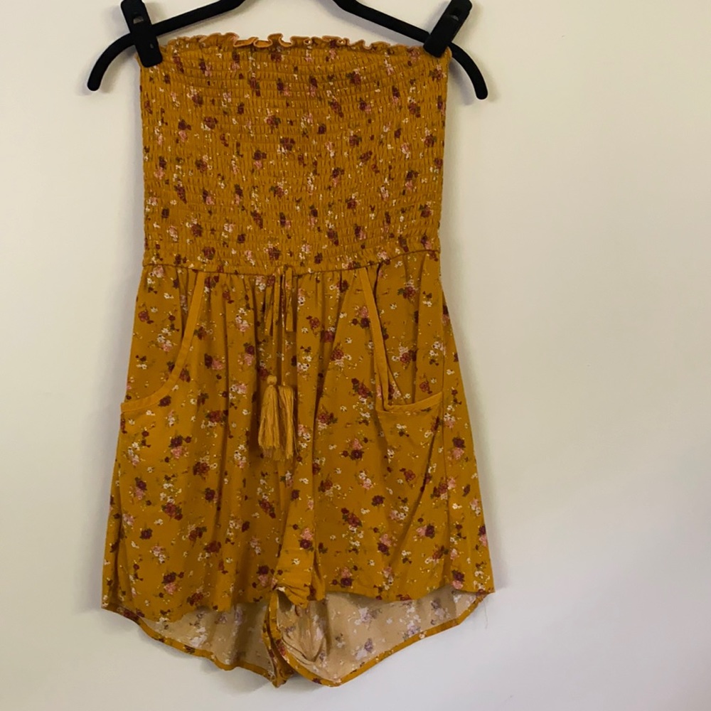 Floral Romper. With pockets.